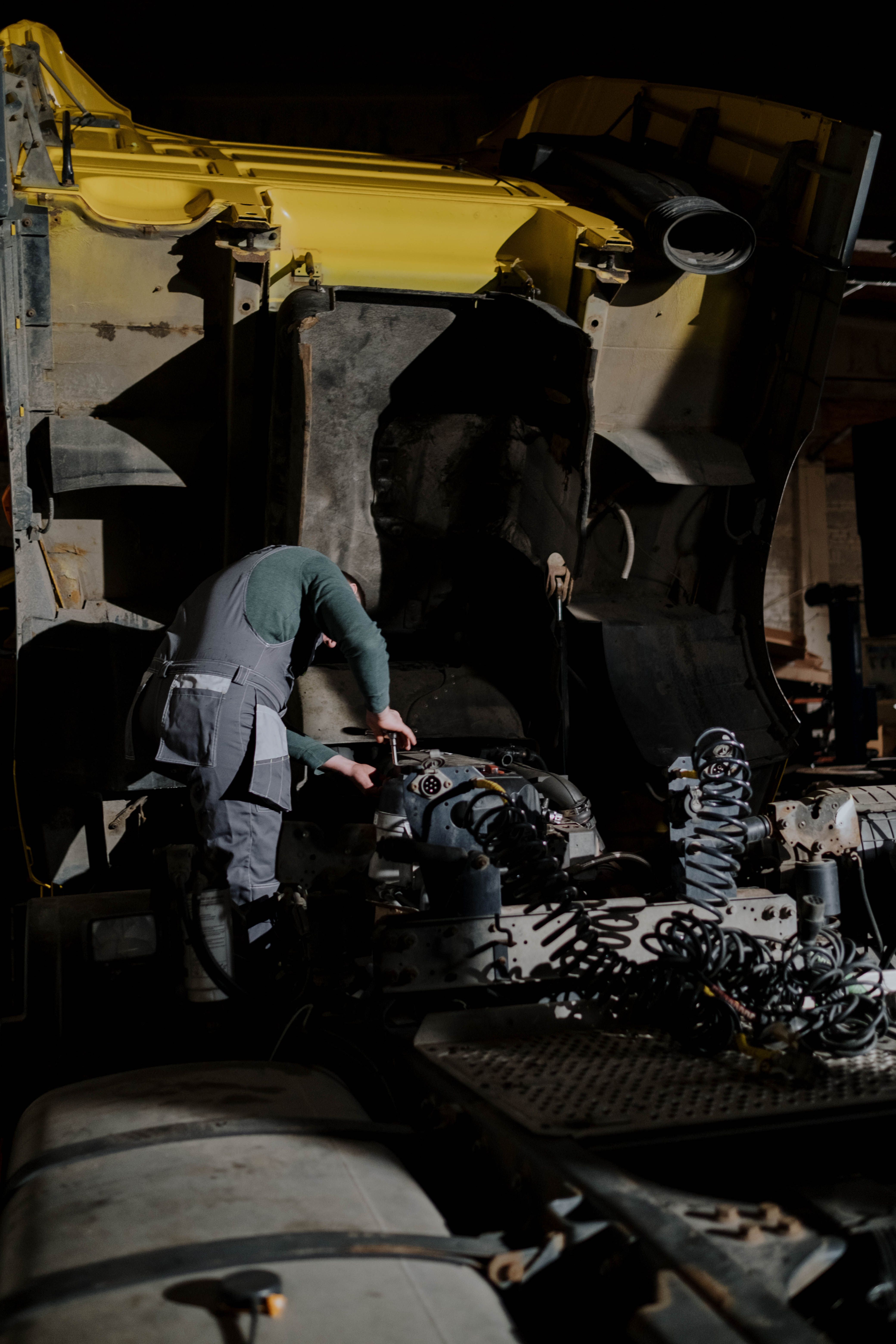 car alternator replacement mechanic engine bay