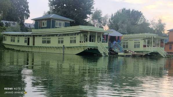 Deluxe Houseboat — image 2