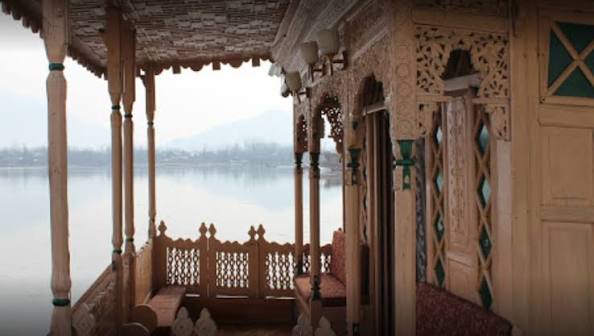 Deluxe Houseboat — image 4