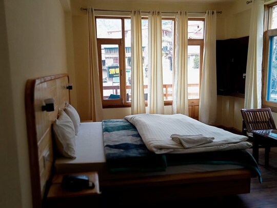 River Park Cottage — image 5
