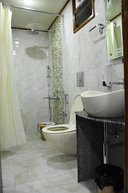 Hotel Holiday Hills — image 2