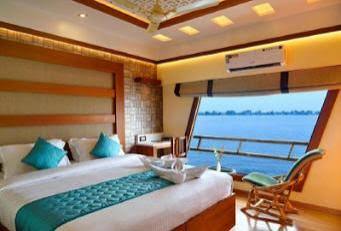Deluxe Houseboat / Similar — image 4