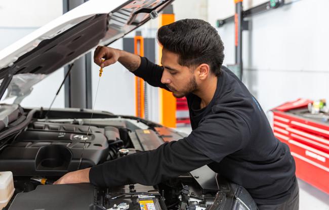 Oil Change Melbourne service image 1