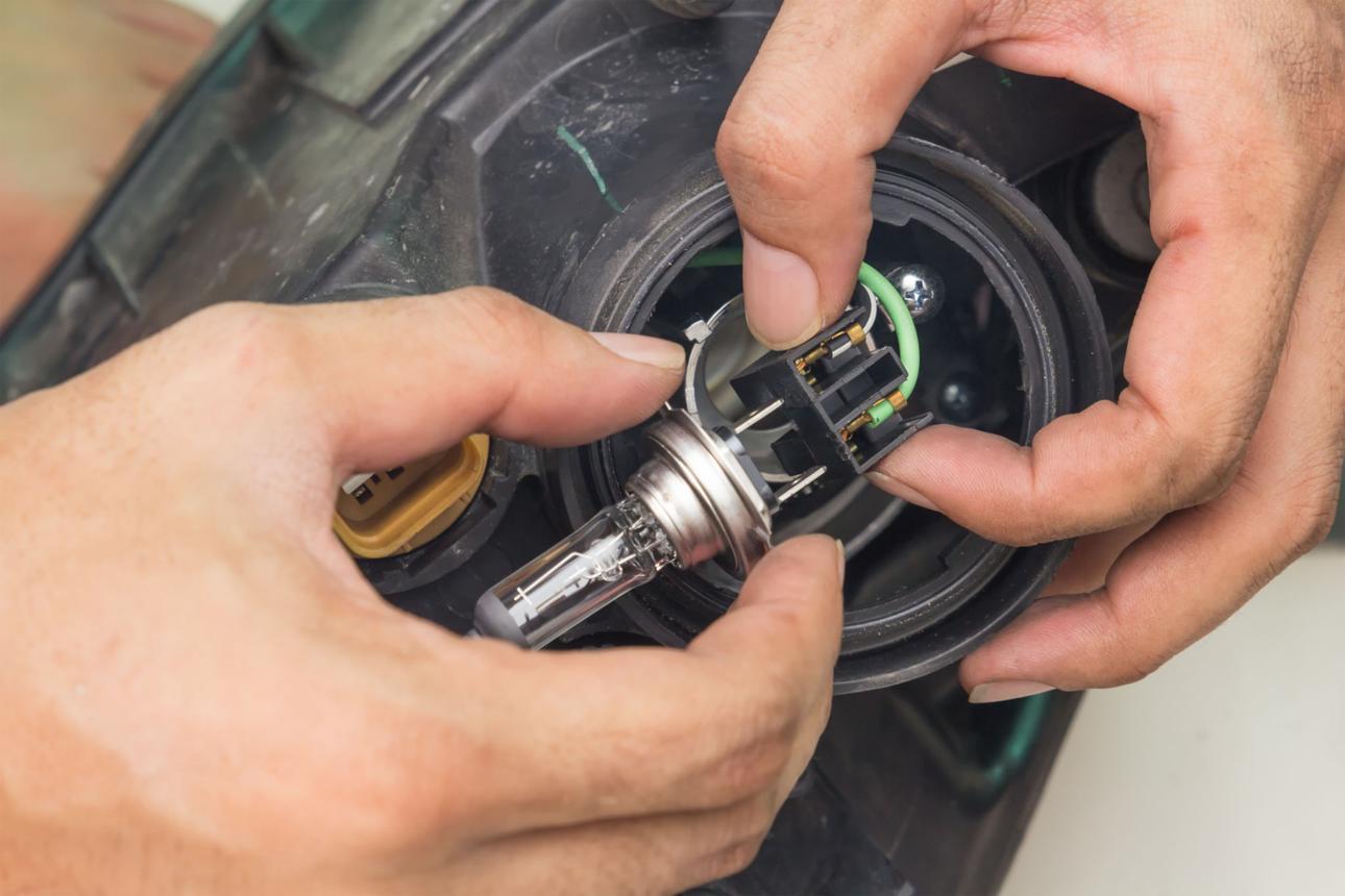 Globe / Bulb Replacement Melbourne service image 2