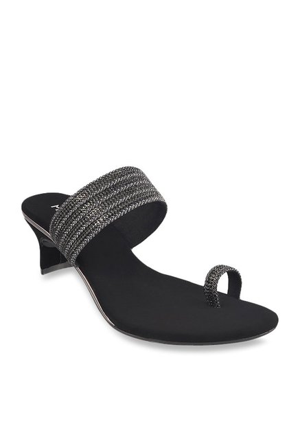 Metro Black Toe Ring Sandals Price in India