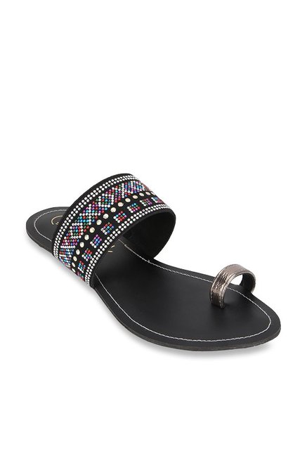 Catwalk Black Toe Ring Sandals Price in India