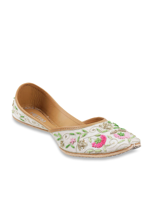 Metro White Ethnic Juttis Price in India