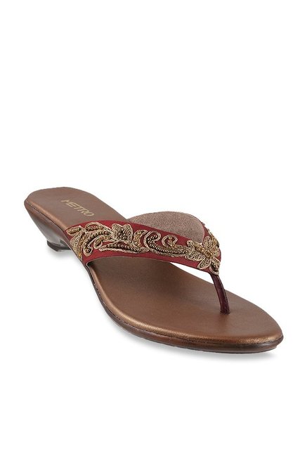 Metro Maroon Thong Sandals Price in India