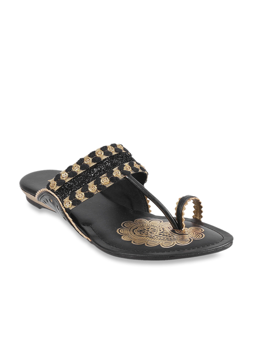 Metro Black Toe Ring Sandals Price in India