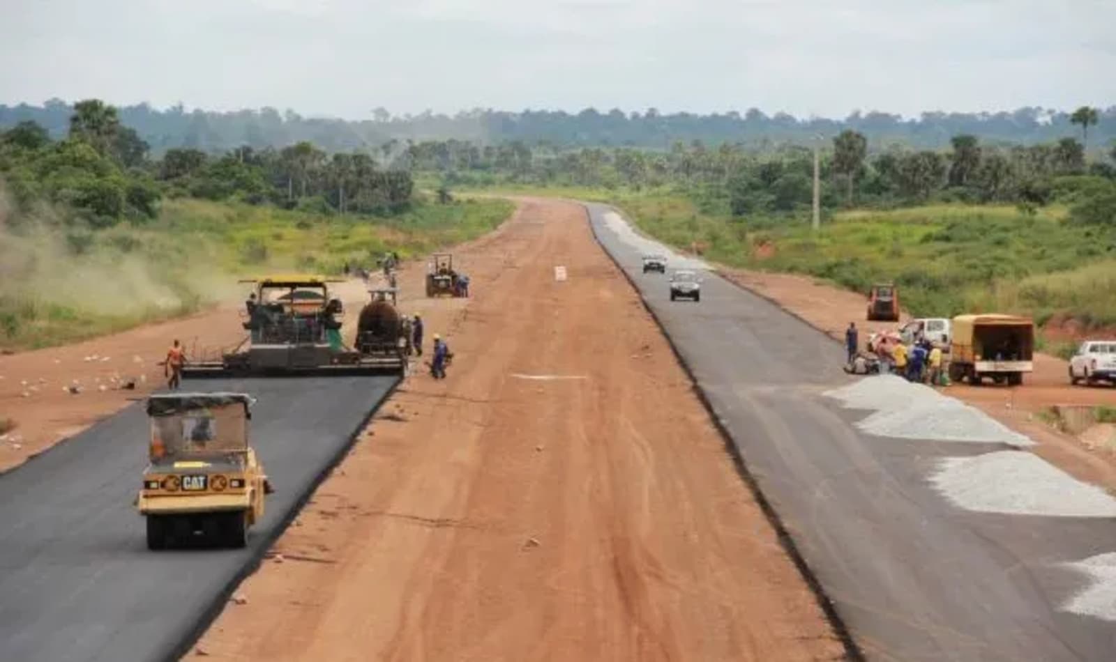 Bitumer 3 000 km de routes au Gabon : un défi colossal pour la transition