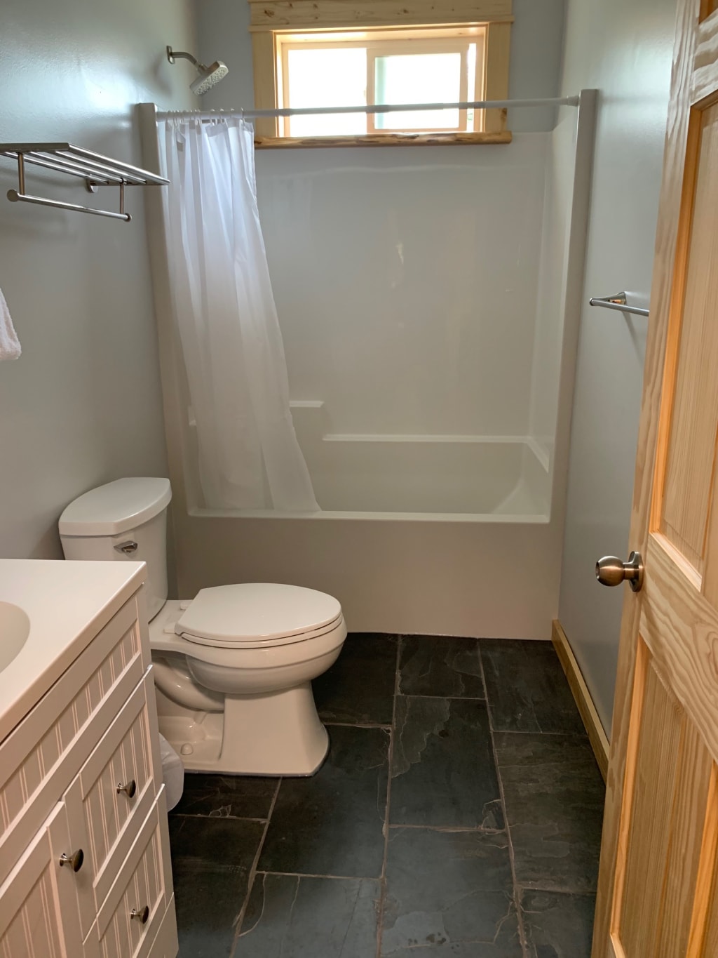 Full bathroom 2