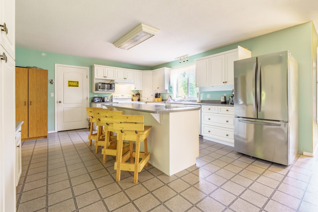 Full kitchen