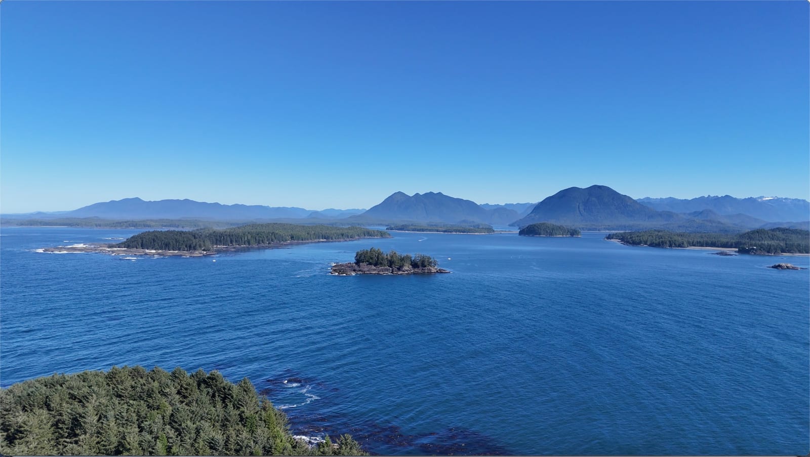 Tofino, a fishing village at the edge of the country photo 6