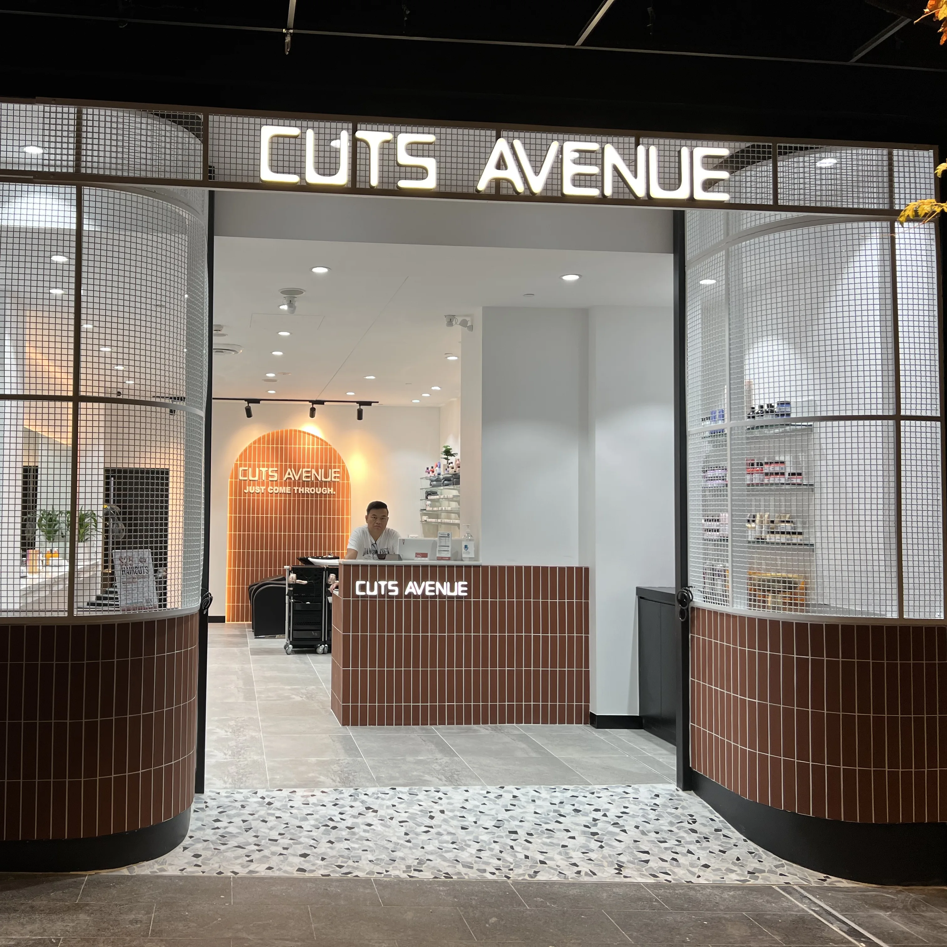 Cuts Avenue Warringah Mall Shopfront