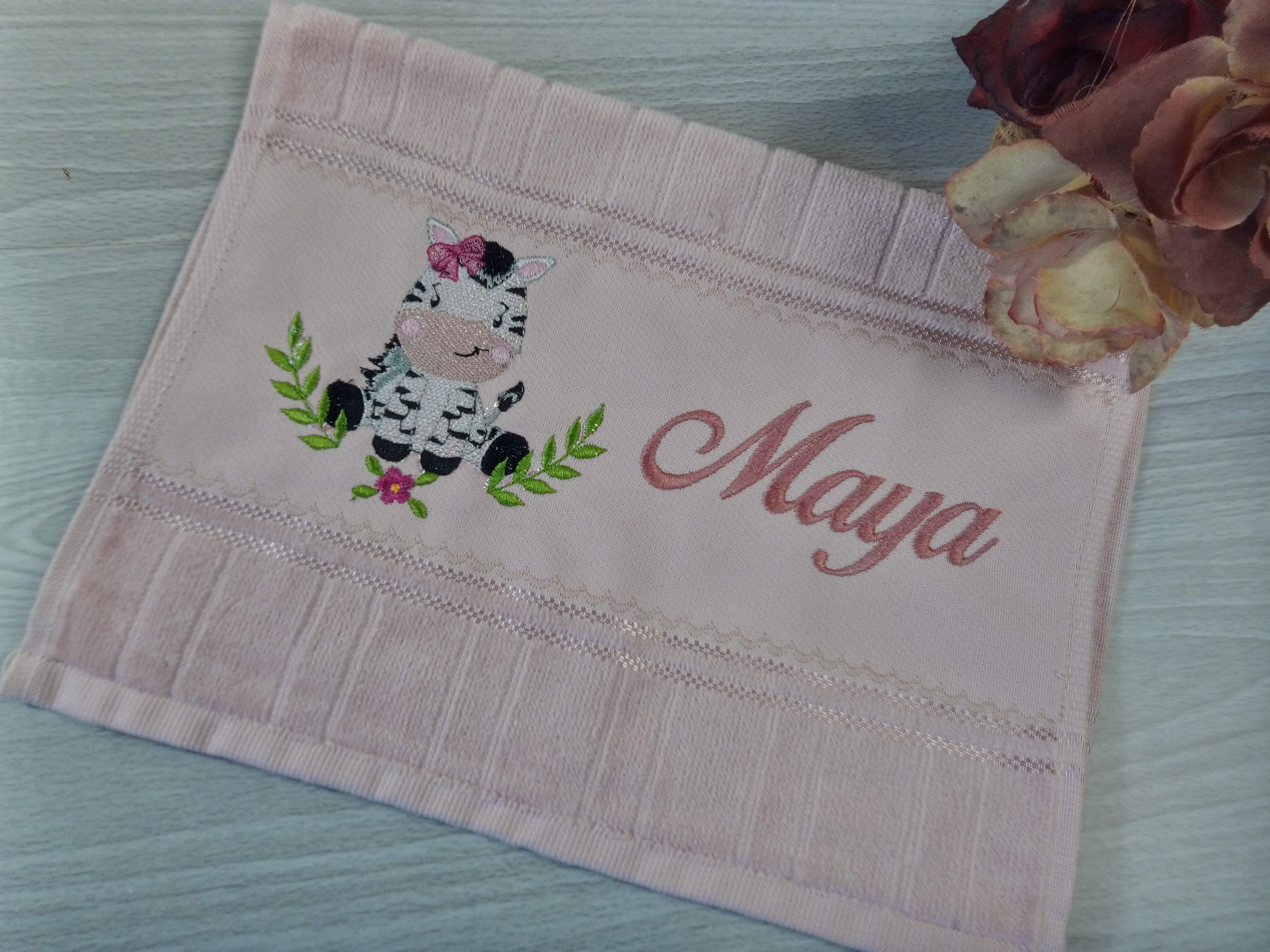 Toalhinha bordada personalizada
