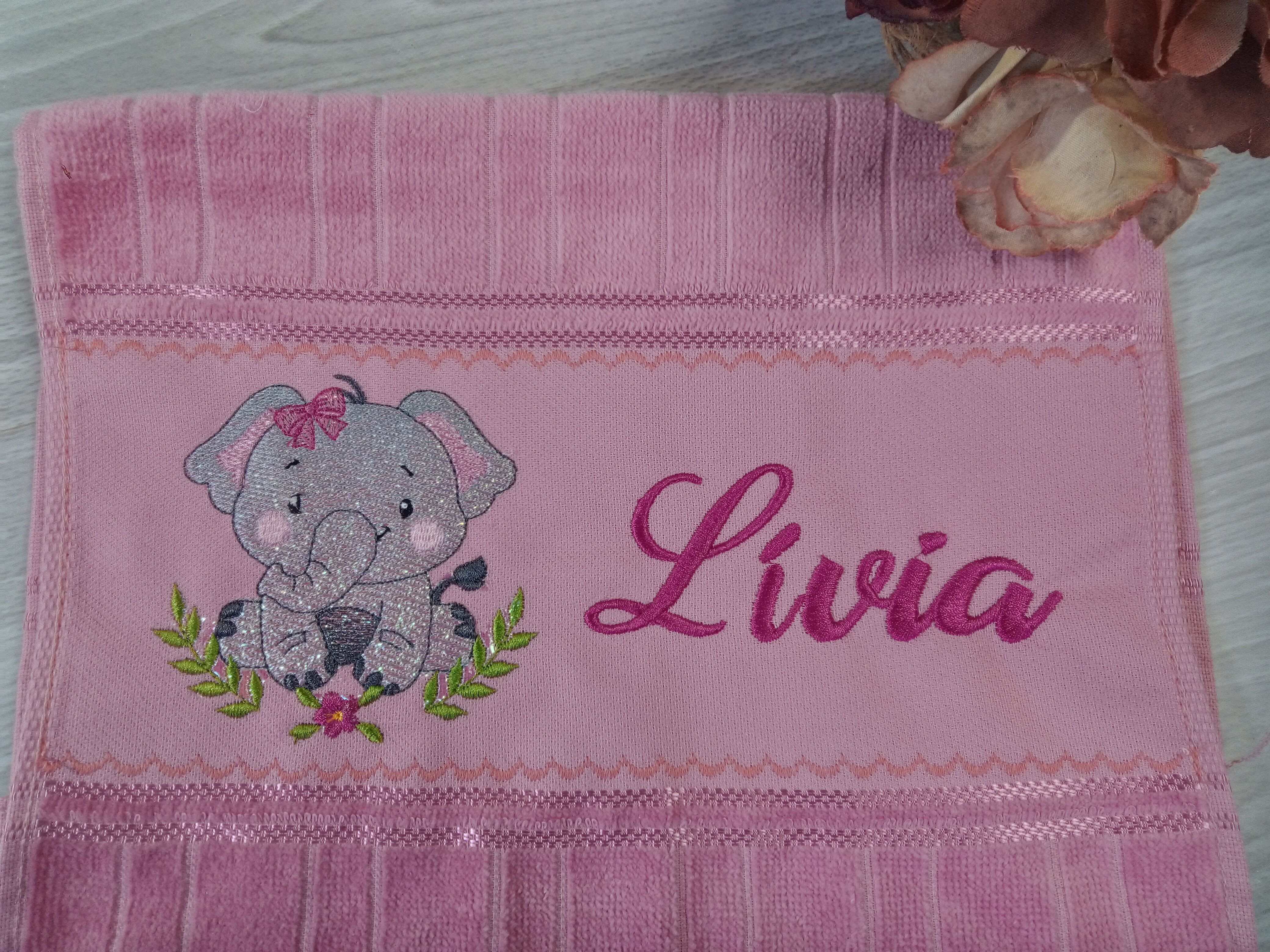 Toalhinha bordada personalizada