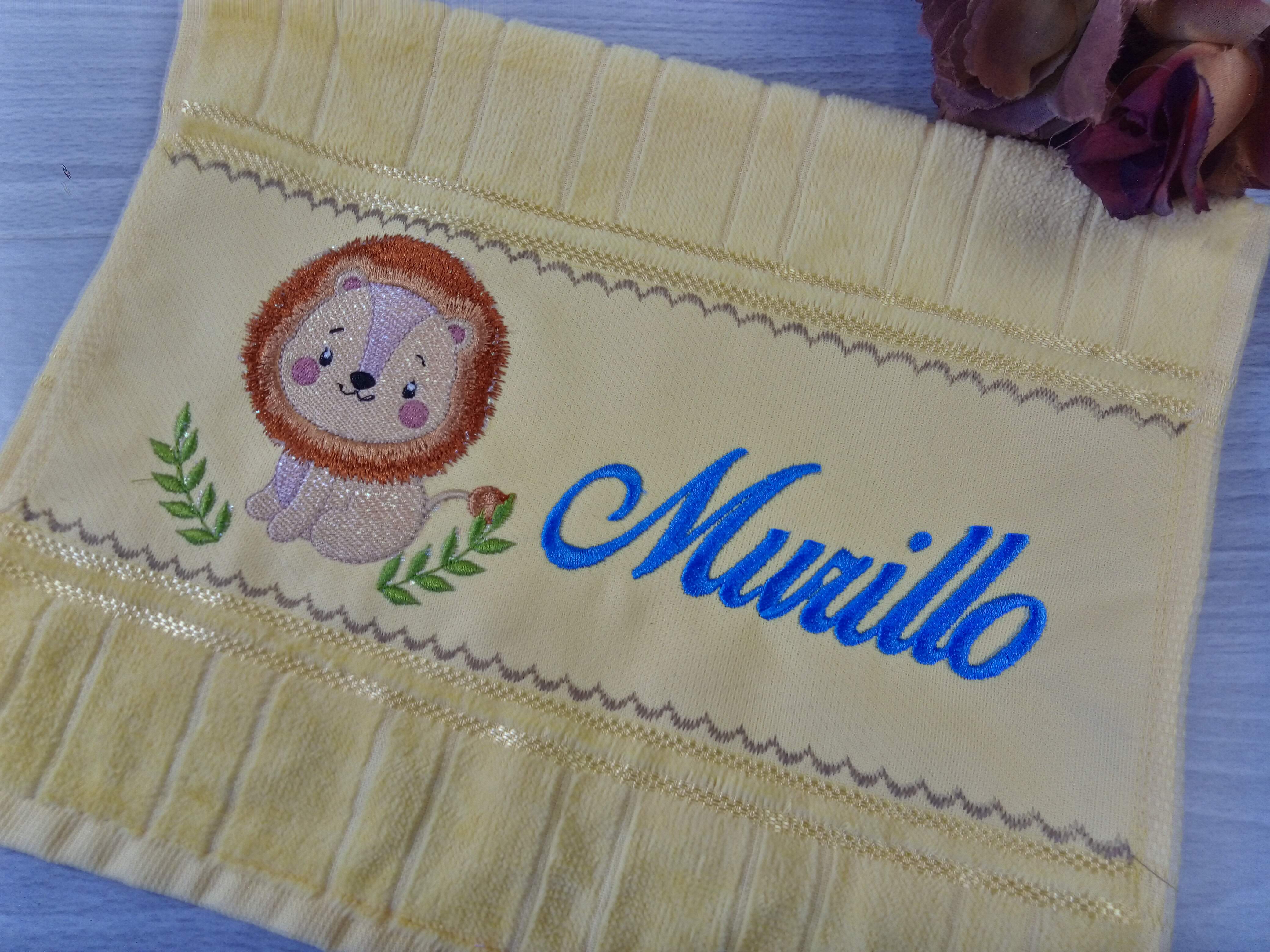 Toalhinha bordada personalizada