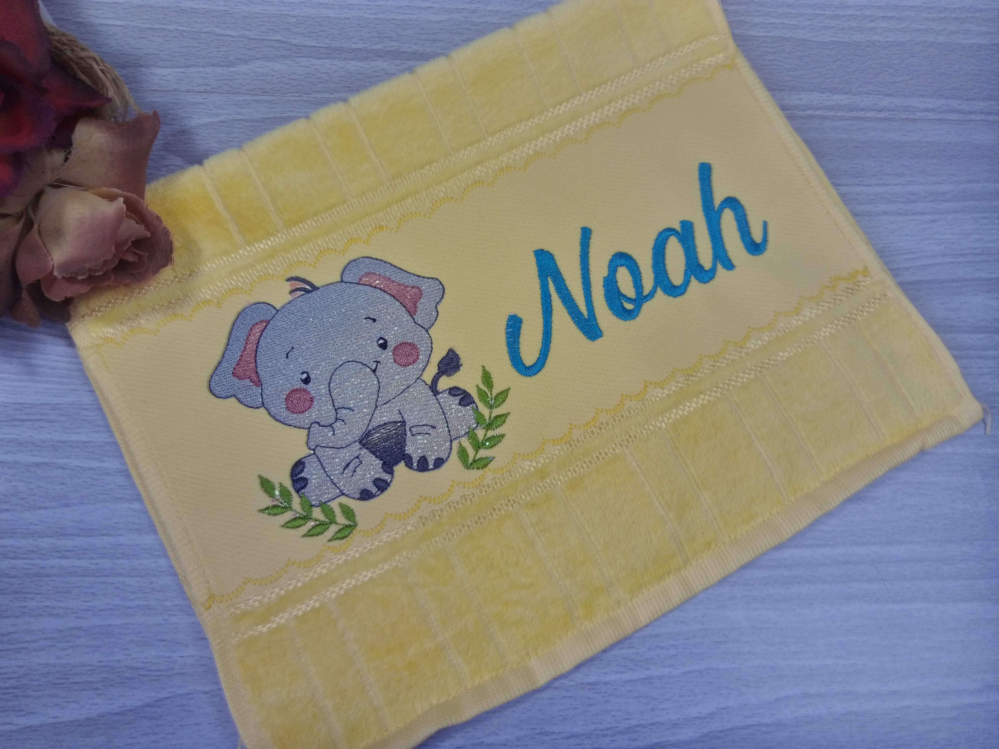 Toalhinha bordada personalizada