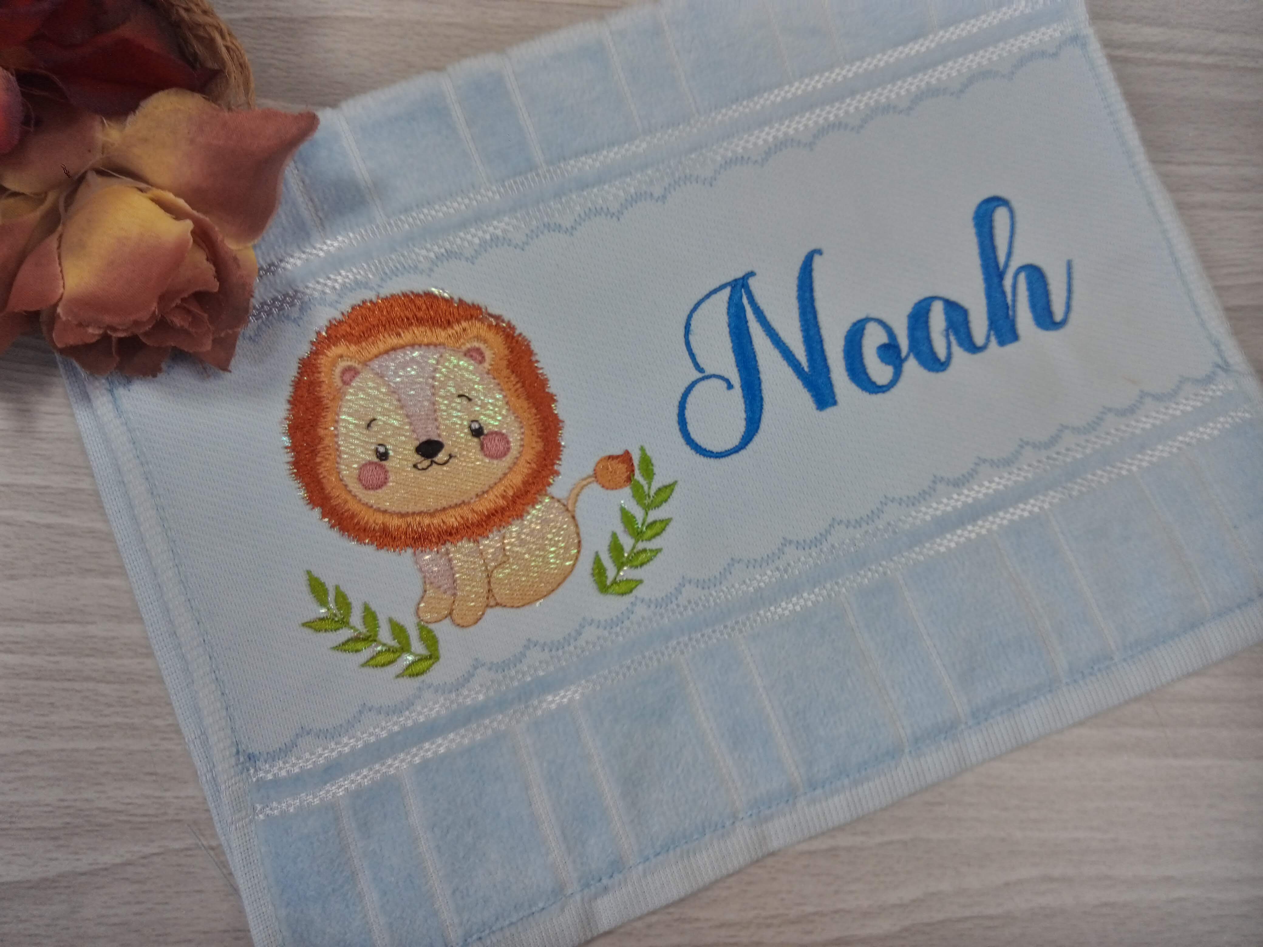 Toalhinha bordada personalizada