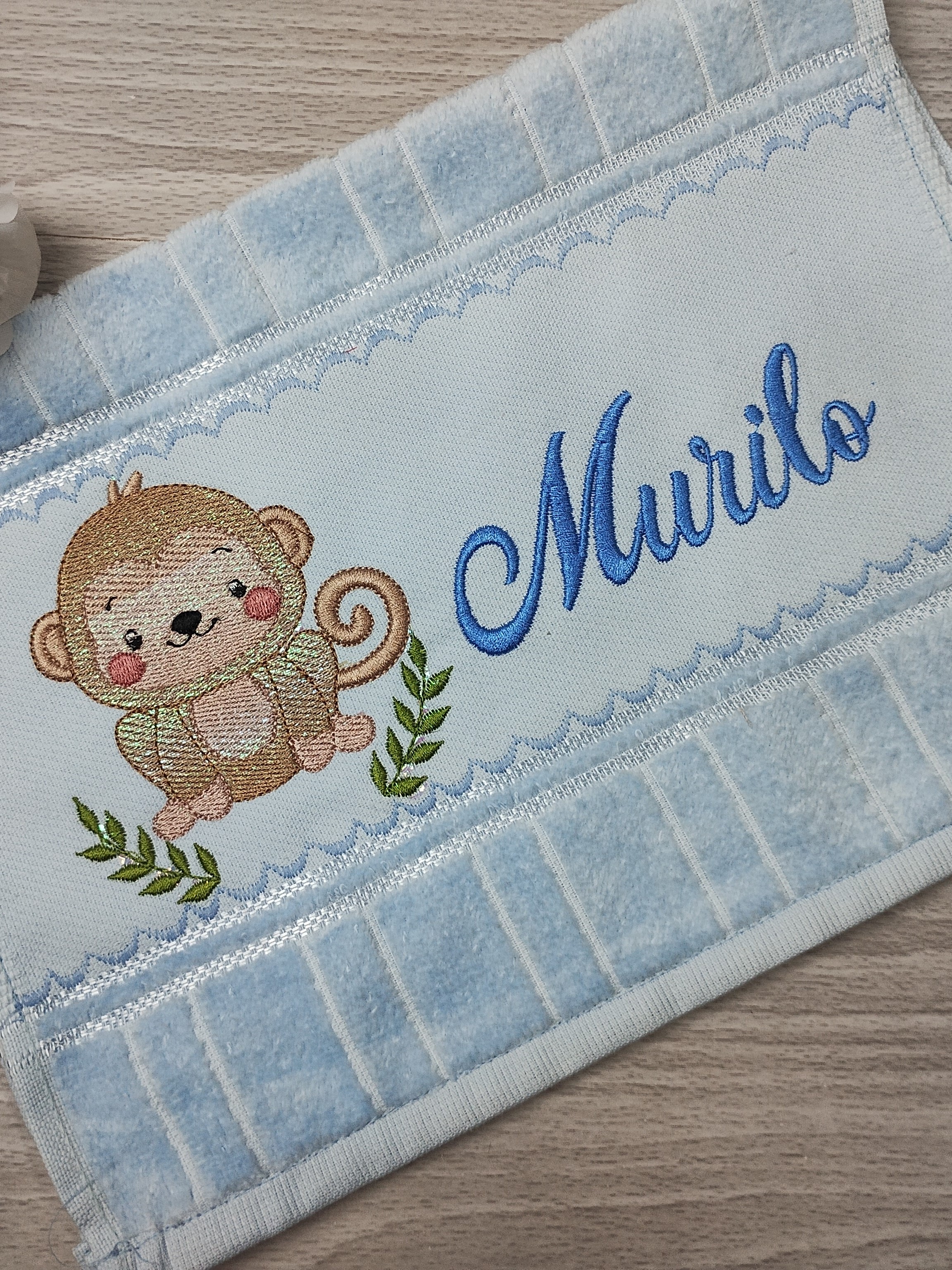 Toalhinha bordada personalizada