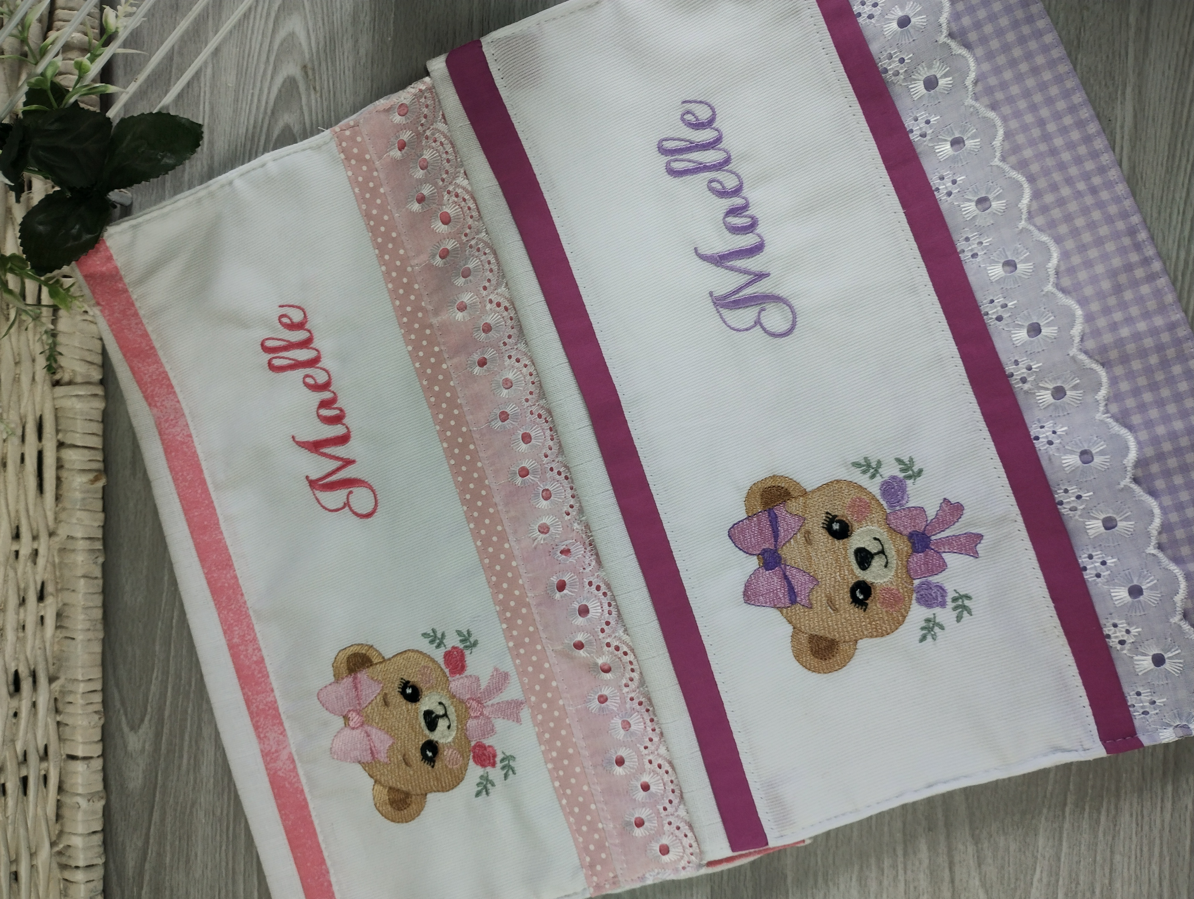 Kit Fraldas de Boca Bordadas - Ursinha 02 Peças