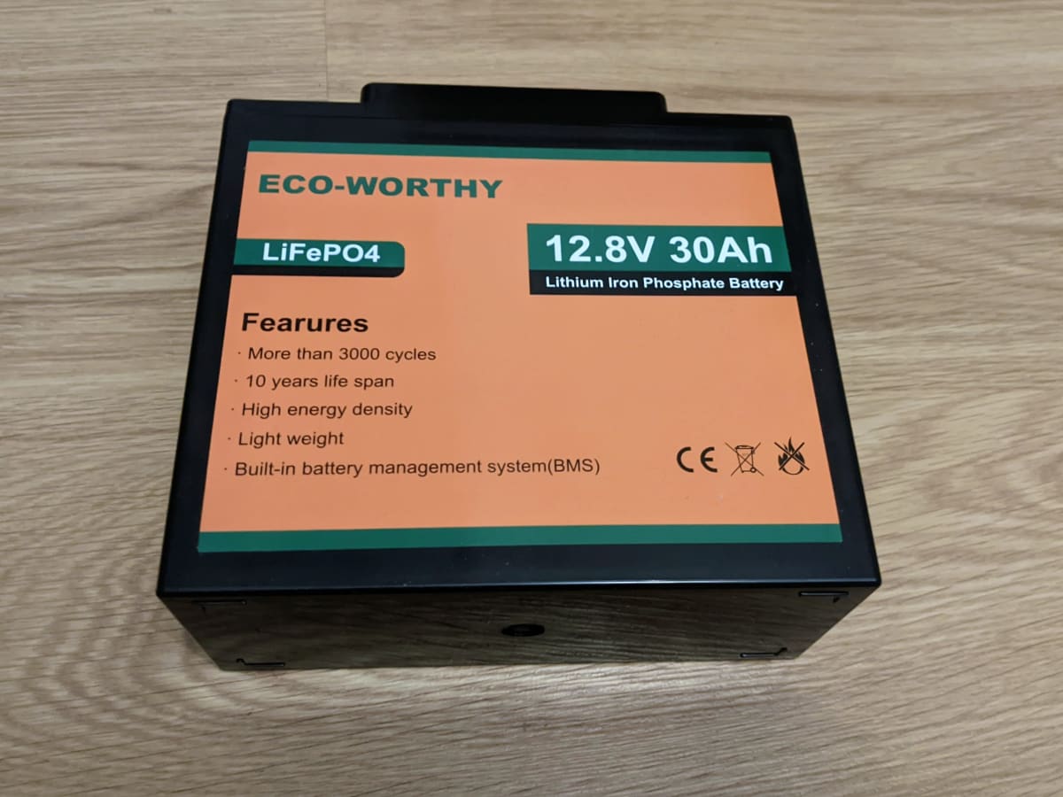 Eco Worthy LiFePO4 battery 12.8 V / 30 Ah.