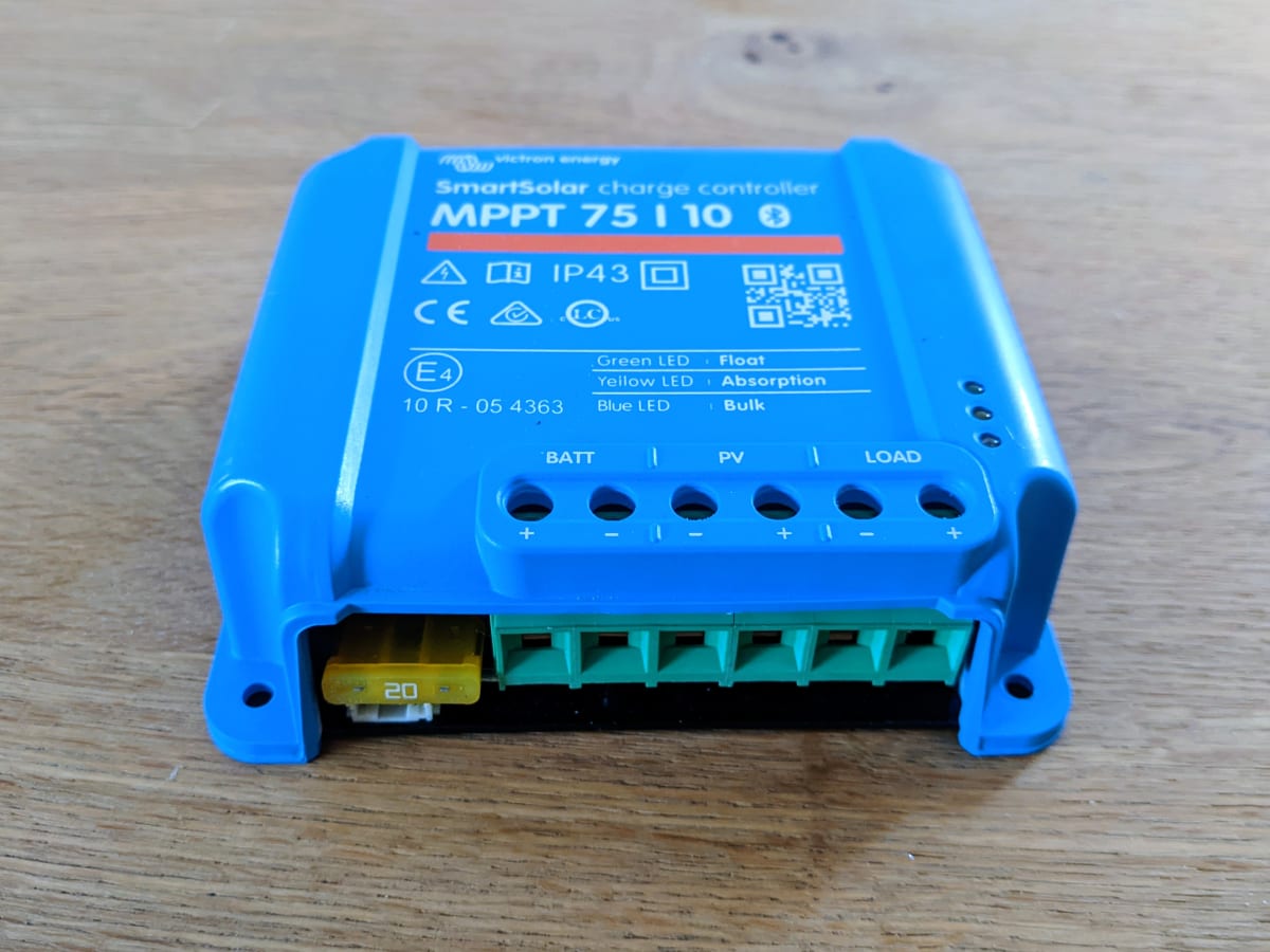 Victron MPPT solar charge controller 75/10.