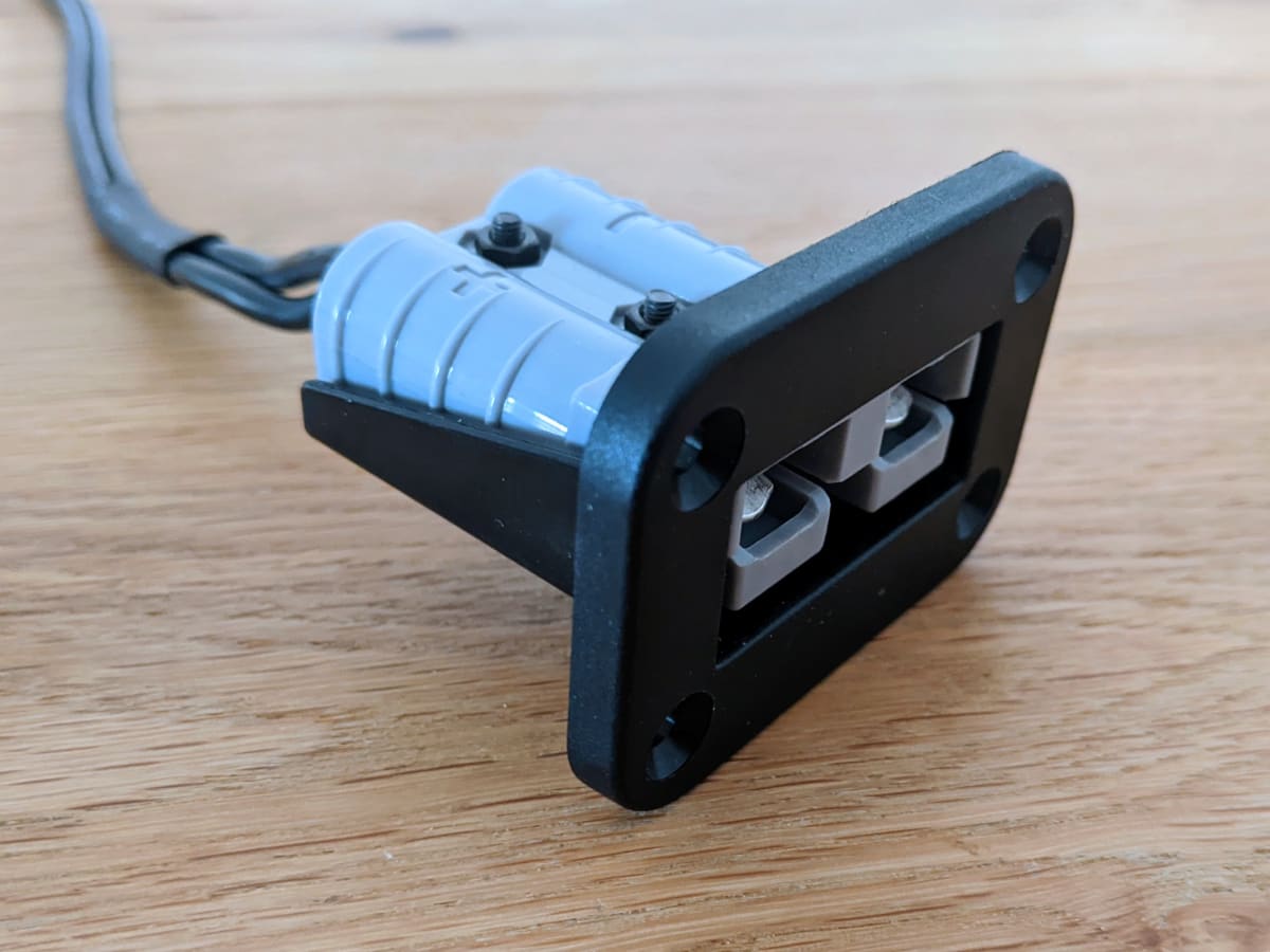 Anderson connector for hooking up the solar panel.