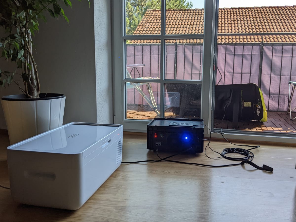 The battery box in action: solar panel on the balcony, cooler and Kindle running on solar power.