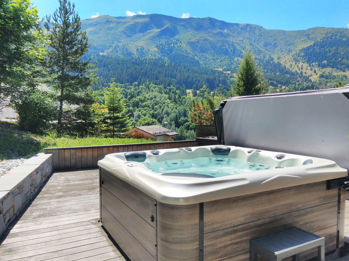 Jacuzzi avec vue sur la montagne