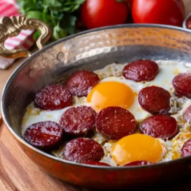 Sucuklu Yumurta
