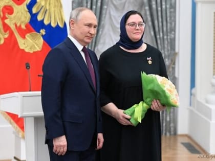 Супруге священнослужителя Липецкой епархии Ольге Стрельниковой вручена награда «Мать-героиня»
