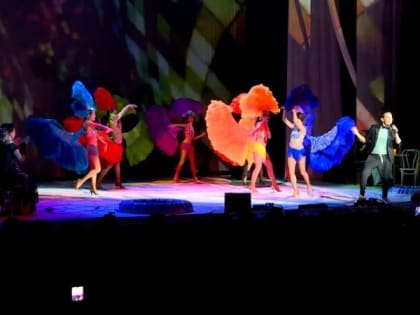 Театральный карнавал собрал 700 липчан в канун старого Нового года