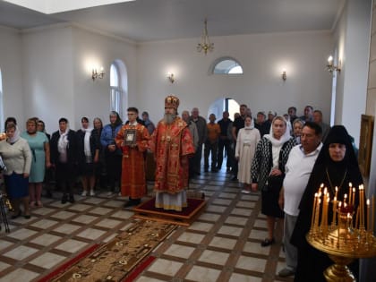 Божественная литургия в храме святых мучениц Веры, Надежды, Любови и матери их Софии