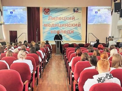 Автоинспекторы напомнили будущим липецким медикам правила использования велосипедов и скутеров