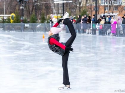 В Липецке 25 января состоится сеанс бесплатного массового катания на коньках для студентов