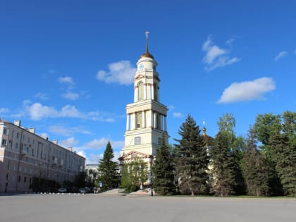 В канун Антипасхи, Недели 2-й по Пасхе, апостола Фомы, Высокопреосвященнейший Арсений, митрополит Липецкий и Задонский совершил всенощное бдение в кафедральном соборе Рождества Хри