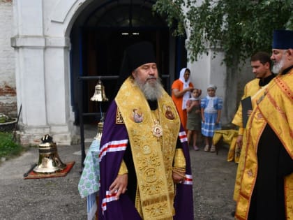 Епископ Максим совершил чин освящения колоколов