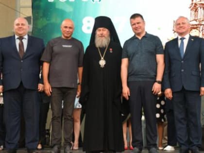 Духовенство, монашествующие, сотрудники епархиального управления, клир и миряне Елецкой епархии поздравляют владыку Максима с высокой наградой – почетным знаком «За заслуги перед г