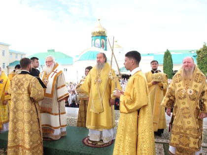 Память святителя Тихона Задонского почтили в день его преставления праздничной Литургией и молебном на площади Задонского мужского монастыря