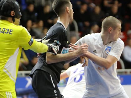 «Норникель» упрочил лидерство, решающий гол вратаря (видео)