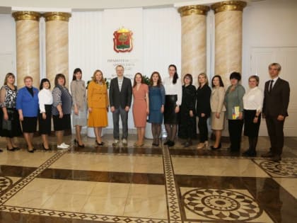 Заместитель министра просвещения РФ вручила награды липецким учителям