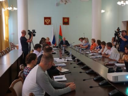 Юрий Алтухов провел встречу с представителями региональных отделений политических партий по вопросам подготовки выборов главы региона