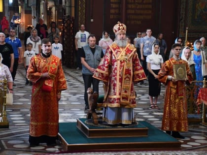 Владыка Максим возглавил Литургию в Вознесенском соборе