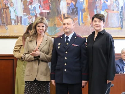 Знак отличия «За заслуги перед городом Липецком» вручили врачу и полицейскому