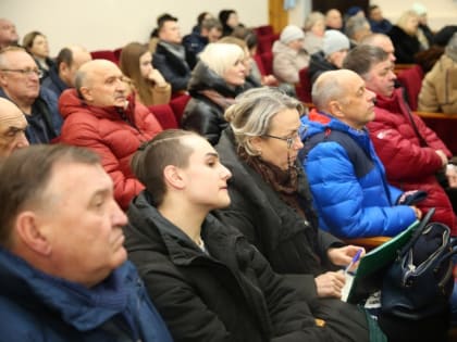 Евгения Уваркина встретилась с жителями коттеджного поселка в районе Опытной станции