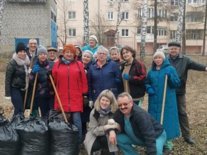 В ГУЗ «Елецкая ГДБ» продолжается уборка территории