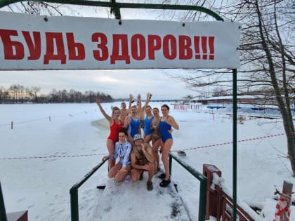 Моржи искупались в проруби в честь юбилея Липецкой области