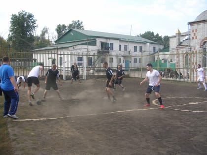 В исправительной колони №4 города Ельца состоялся товарищеский матч по футболу между командами осуждённых и и священнослужителями Елецкой епархии