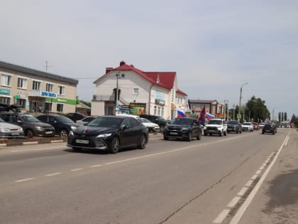 Автопробеги, новые члены партии и концерты: как проходит День России в Липецкой области